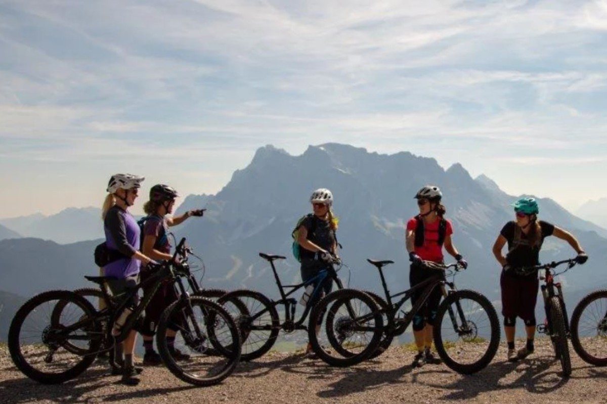Gruppe Mountainbike Fahrradfahrer Berg